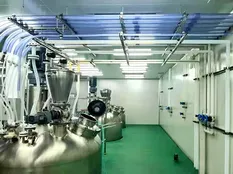 Reaktor dengan pelapisan fluoropolimer
