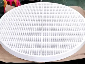 Bagian internal menara dengan PTFE