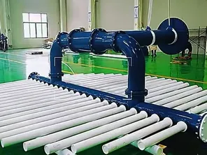 Header distributor berlapis dengan pipa cabang PTFE murni